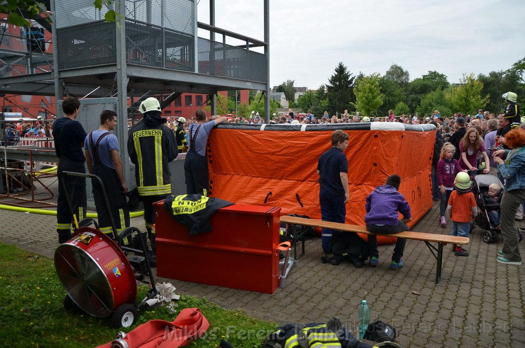 Tag der Offenen Tuer BF Koeln Weidenpesch Scheibenstr P664.JPG